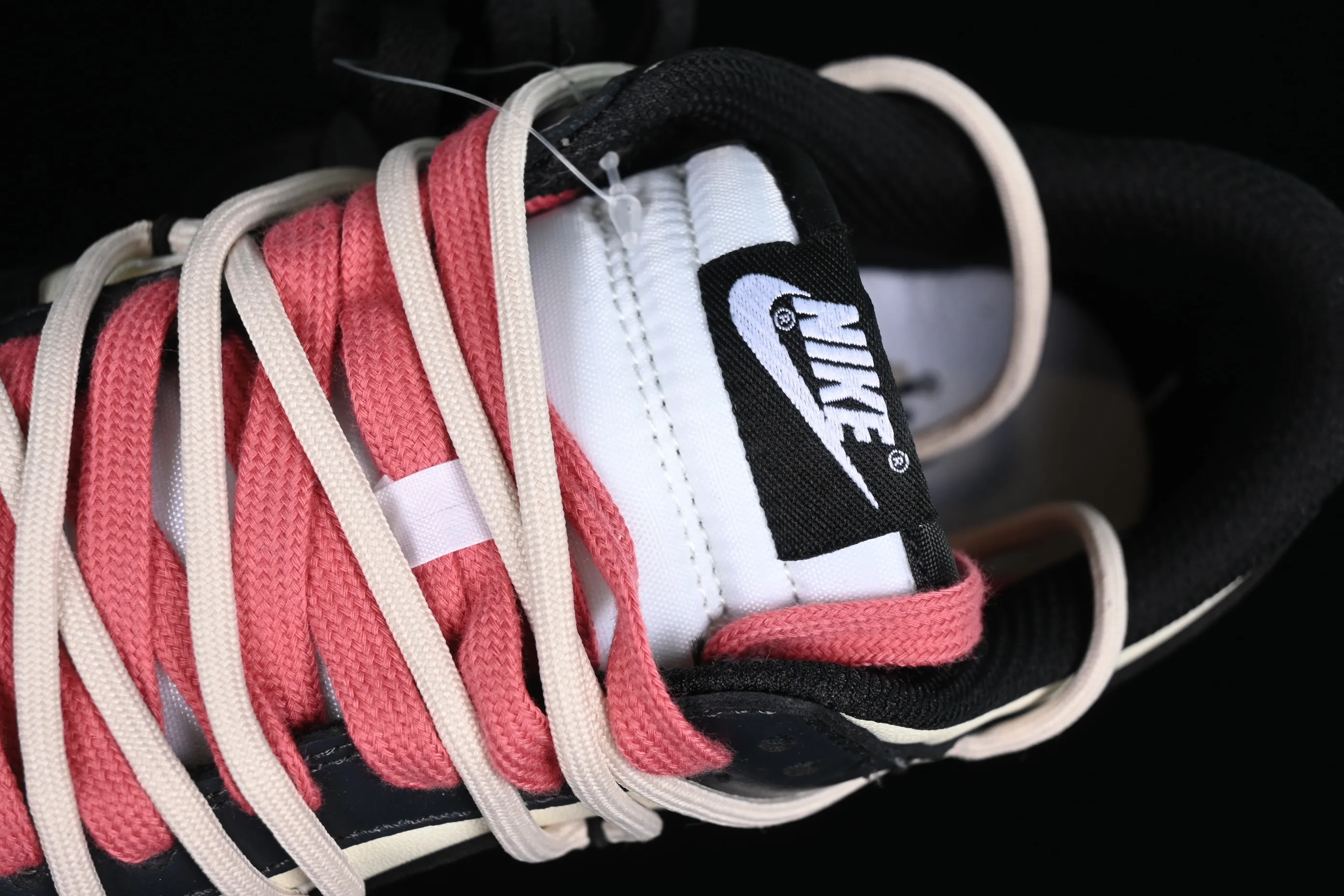 All Categories Nk SB Dunk Series Nk SB Dunk Low Low-top sneakers Customized large box Nk Dunk Low Panda Prank-Psychedelic Love SB strap low-top casual sneakers CW1590-100